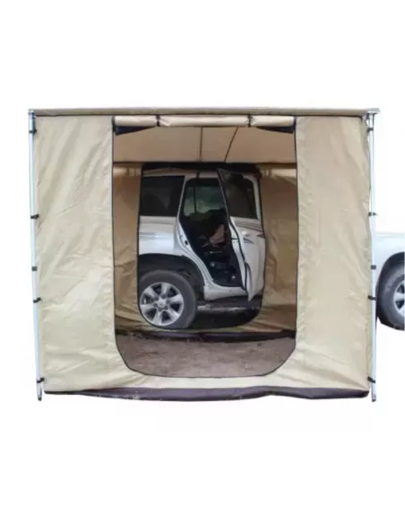Chambre d’auvent avec sol 2,5 x 2,5 m kaki – porte ouverte vers le véhicule | Braguscamp