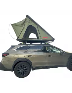 Tienda de techo Panther V2 montada en un vehículo 4x4, lista para camping elevado en la naturaleza.